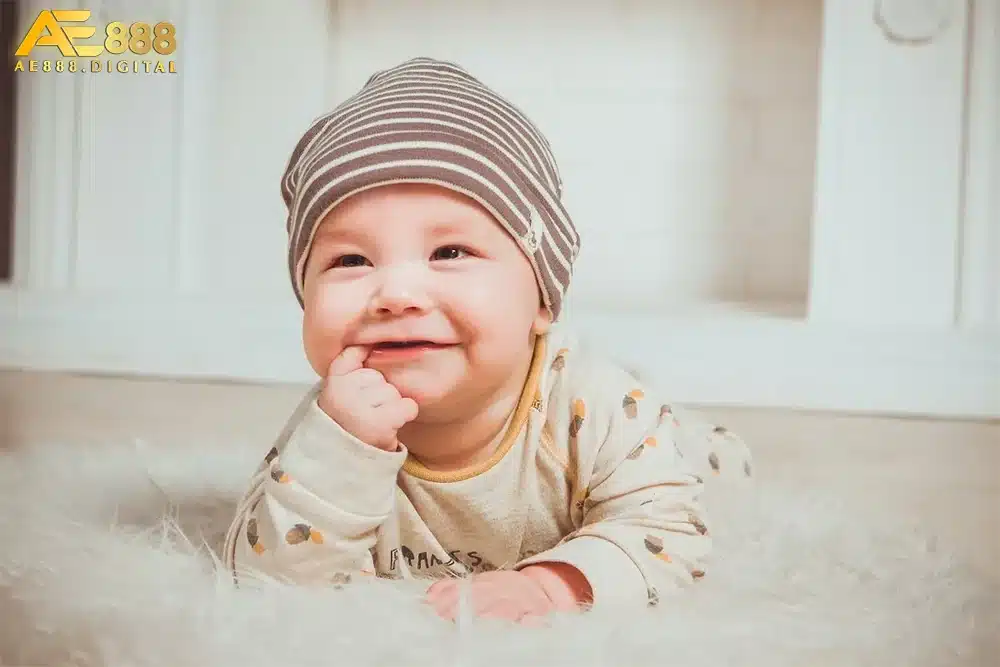 Giấc mơ thấy trẻ con thường được xem là điềm lành, mang lại may mắn. Tuy nhiên, tùy vào hoàn cảnh và chi tiết cụ thể trong giấc mơ, việc mơ thấy trẻ con cũng có thể là lời cảnh báo về những rắc rối sắp xảy ra.
